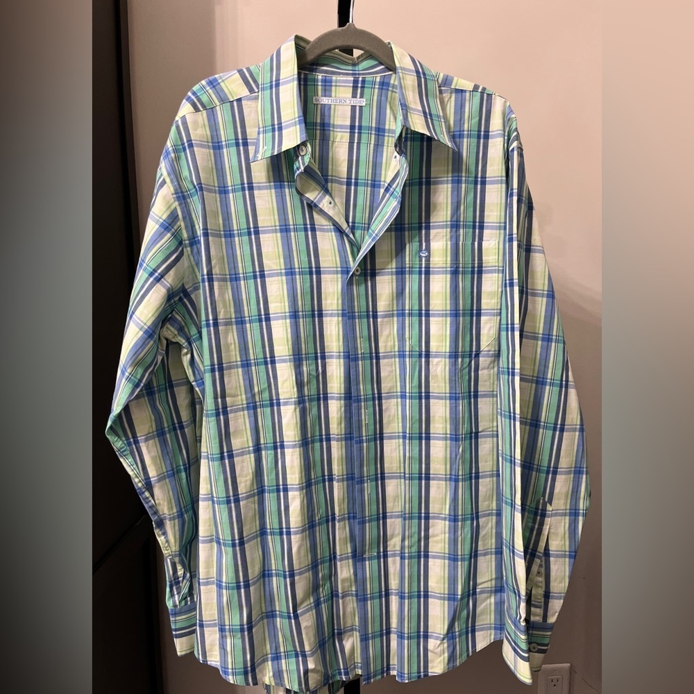 Men’s Southern Tide Shirt. Size L